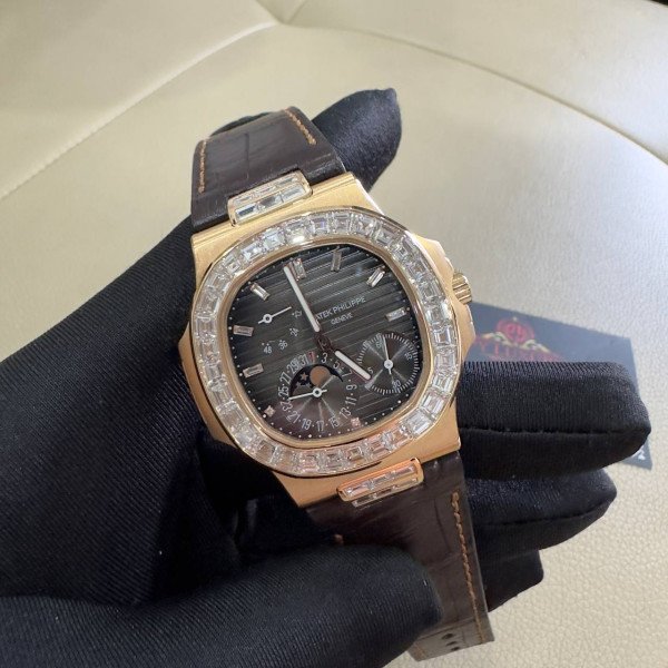 Patek Philippe Nautilus 5724R-001 Pure 18K Solid Gold Custom Baguette Diamonds Crocodile Leather Strap 40mm