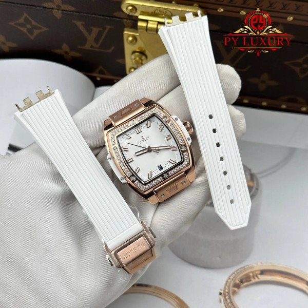 Hublot Spirit of Big Bang King Gold White Diamonds Rubber Strap Replica 39mm
