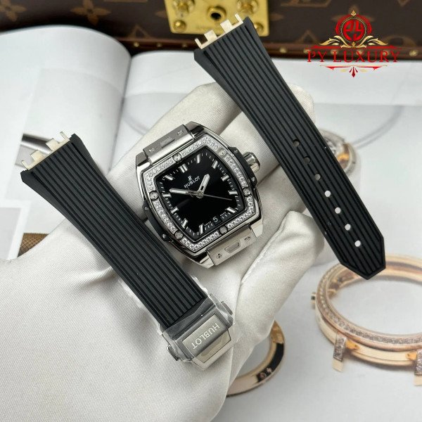 Hublot Spirit of Big Bang Titanium Diamonds Black Dial Rubber Strap Replica 39mm