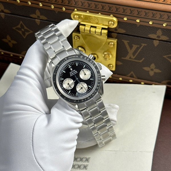 Omega Moonwatch Speedmaster Speedy Tuesday Steel Limited Edition Black & White Dial Replica 42mm