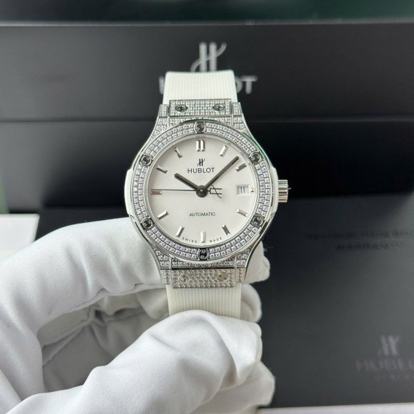 Hublot Classic Fusion Titanium Diamond Pavé White Dial Rubber Strap Replica 38mm