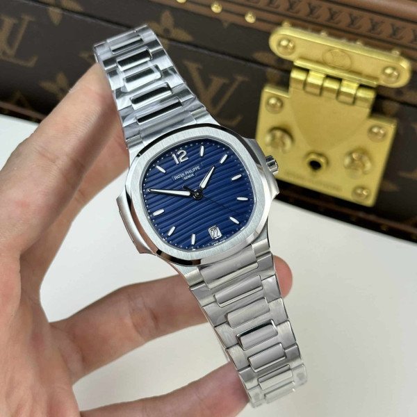 Patek Philippe Nautilus 7118/1A-001 Blue Dial Best Replica 35.2mm