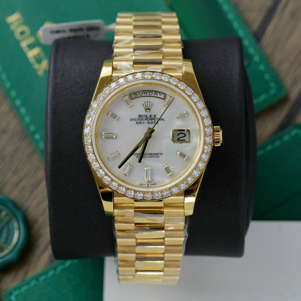 Rolex Day-Date 228348RBR-0046 MOP Baguette Moissanite Index Dial 18K Yellow Gold Wrapped Moissanite Bezel 1:1 Replica GMF V3 40mm