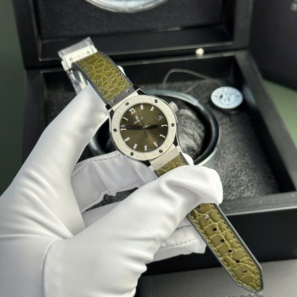 Hublot Classic Fusion Titanium Green Dial Quartz Leather Strap Ladies Replica 33mm