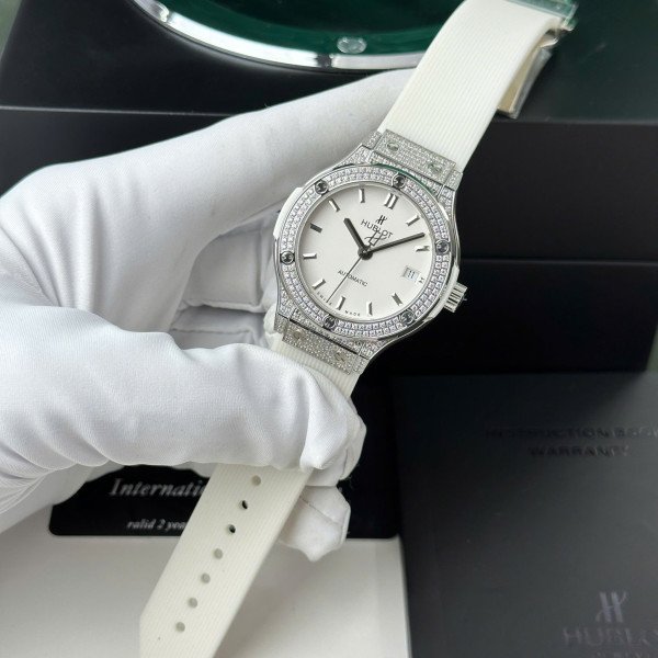 Hublot Classic Fusion Titanium Diamond Pavé White Dial Rubber Strap Replica 38mm