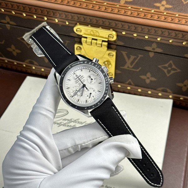 Omega Speedmaster Apollo 13 Silver Snoopy Award White Dial Textile Strap Replica 42mm