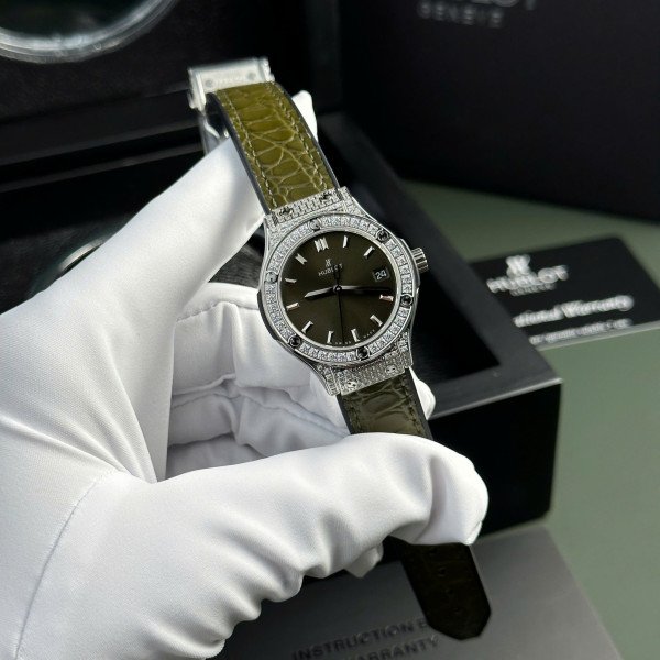 Hublot Classic Fusion Titanium Pavé Green Dial Leather Strap Ladies Replica 33mm