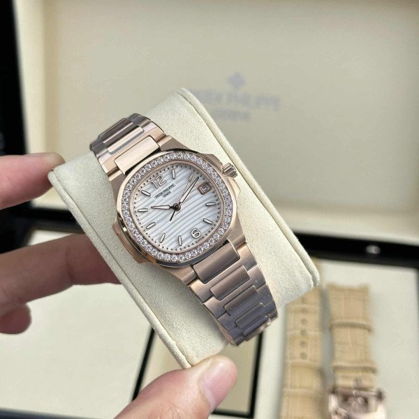 Patek Philippe Nautilus 7010/1R Rose Gold White Dial Diamond Bezel Lady Watch Best Replica 32mm