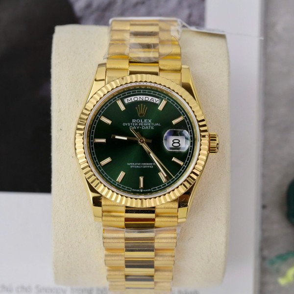 Rolex Day-Date 40 Green Luminous Dial 18K Yellow Gold Wrapped Best Replica 40mm