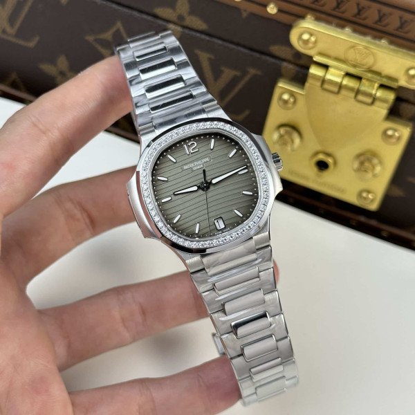 Patek Philippe Nautilus 7118/1200A-011 Grey Dial Diamond Bezel Super Clone 35.2mm