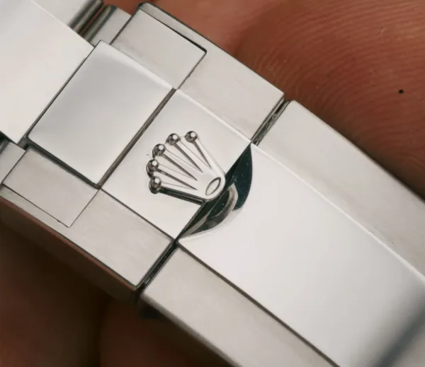 Fake Rolex watch clasp detail for quiz round 4