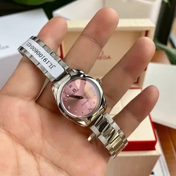 Omega gold watch strap, which pattern on the back of the Omega watch is real?