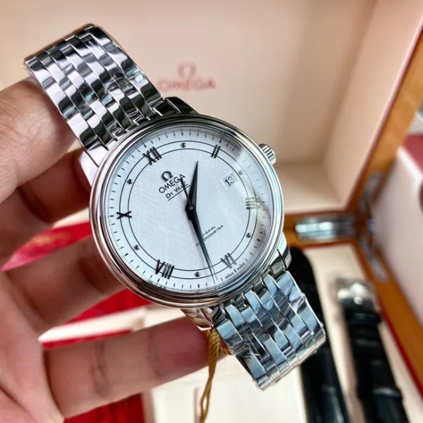 CollectOmega Men's Butterfly Steel Strap Watch Is the material good?