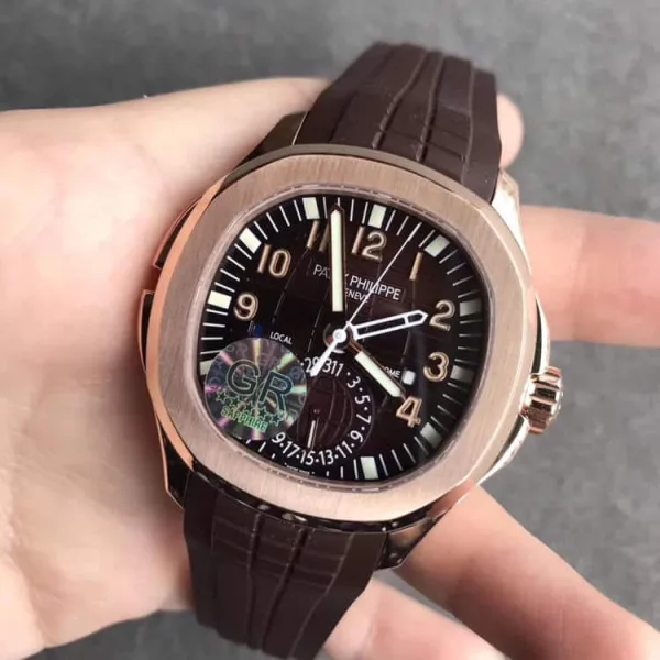 What watch should you wear when traveling?