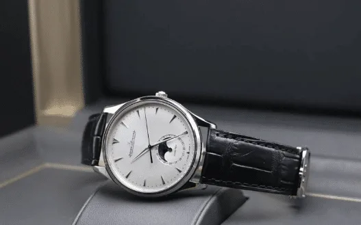 Jaeger-LeCoultre's most romantic gold moon phase will you like?