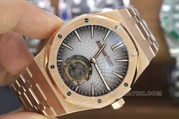 The essence of the sculptural craftsmanship of the top replica watches is presented