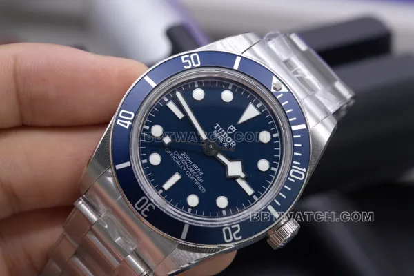 What's the difference between a high-fashion watch and a Collectwatch