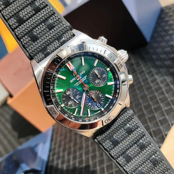 What is the quality of the Breitling Mechanical Chronograph Green Face?